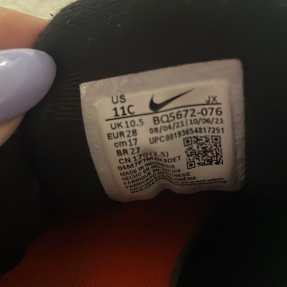 Nikes - Picture 5 of 5